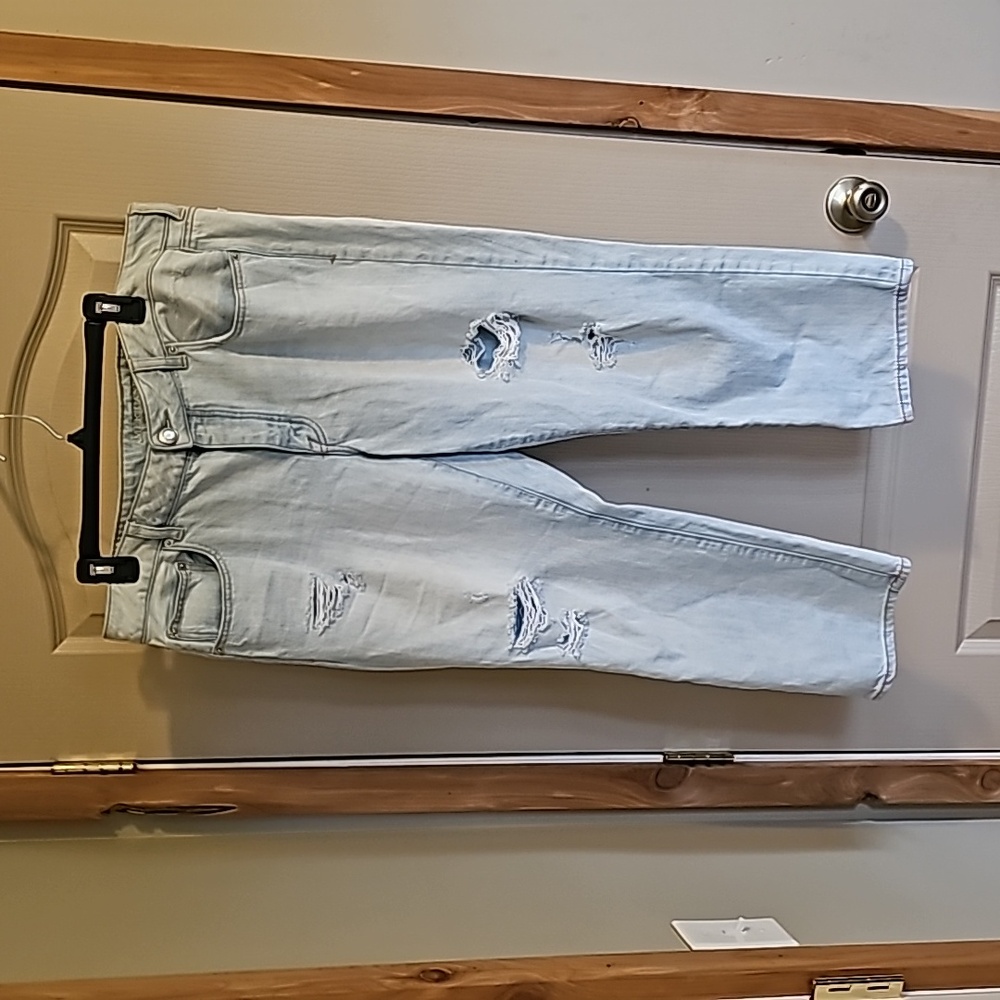 American Eagle Outfitters size 16 boy crop jeans.
